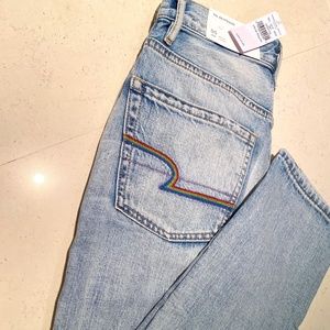 AMERICAN EAGLE 90s BOYFRIEND JEANS (New with tags)